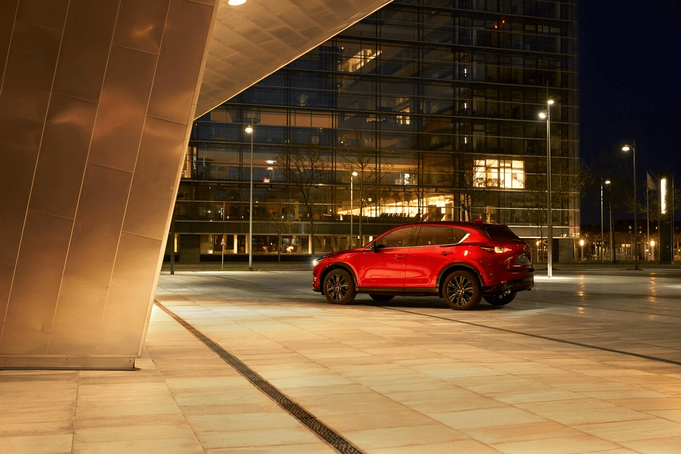 Vue 3/4 arrière du Mazda CX-5 2025 l'extérieur.