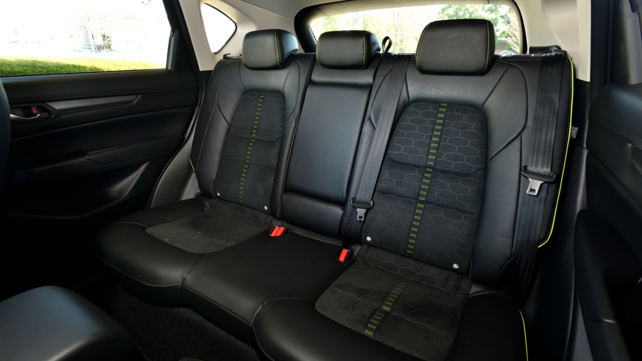 vue de l'habitacle d'une Mazda CX-5 2025