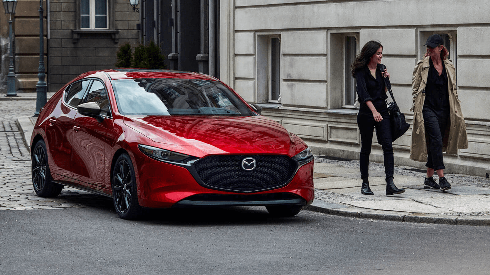 Mazda3 Sport 2025 en ville.