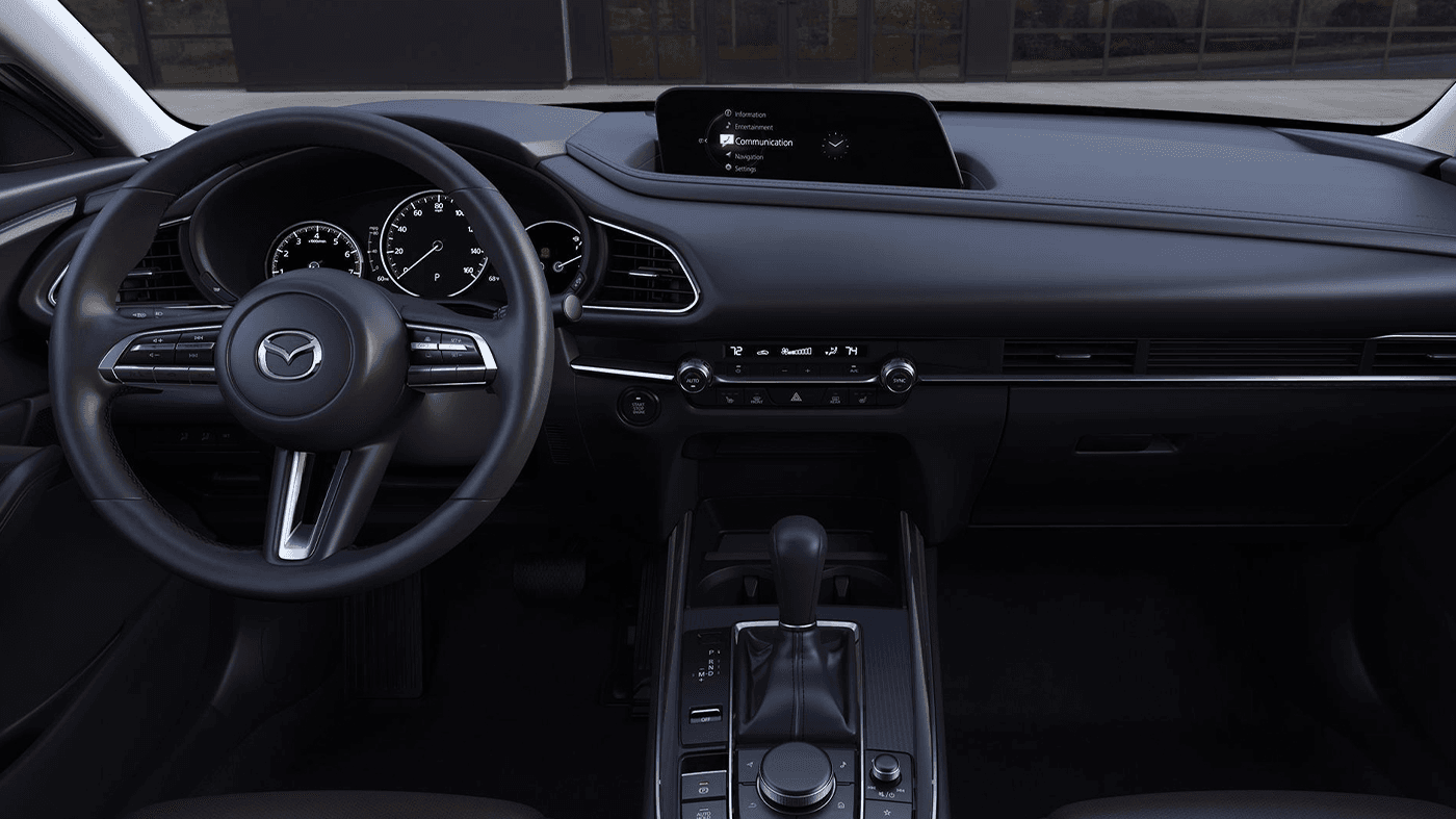 Vue intérieur de la Mazda cx-30 AWD et de son tableau de bord