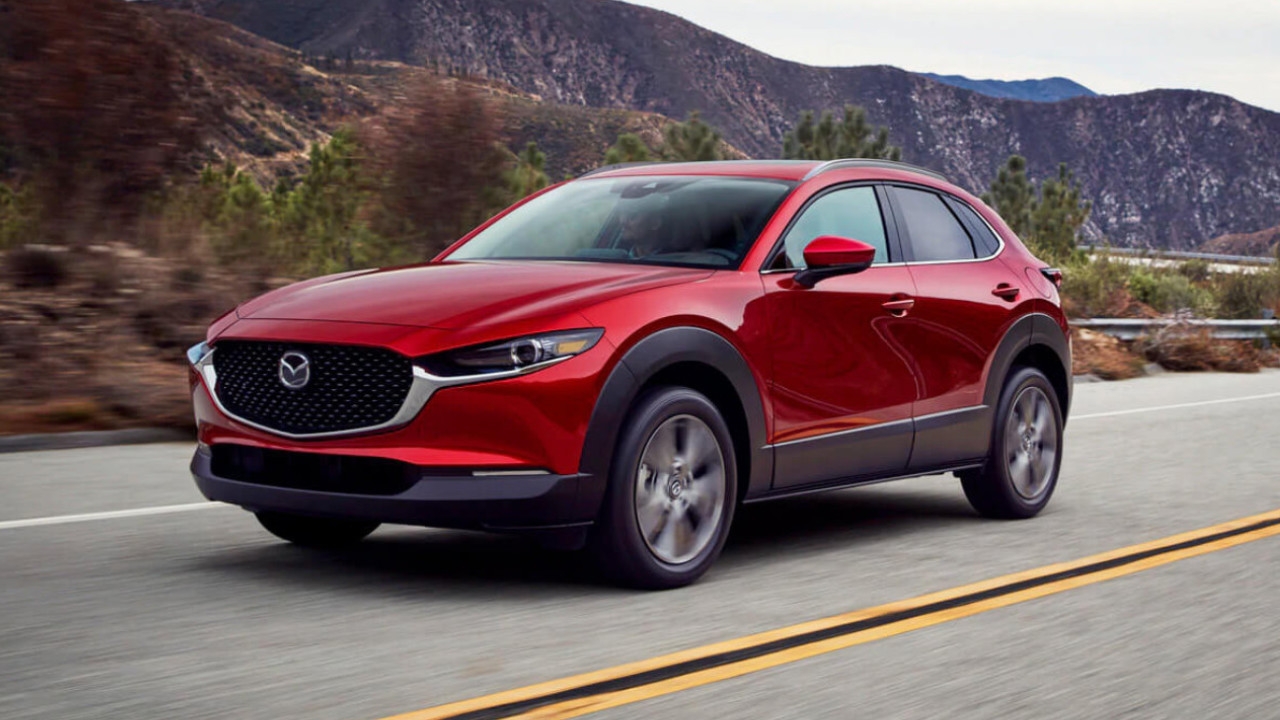 vue latérale avant d'une Mazda CX-30 2025
