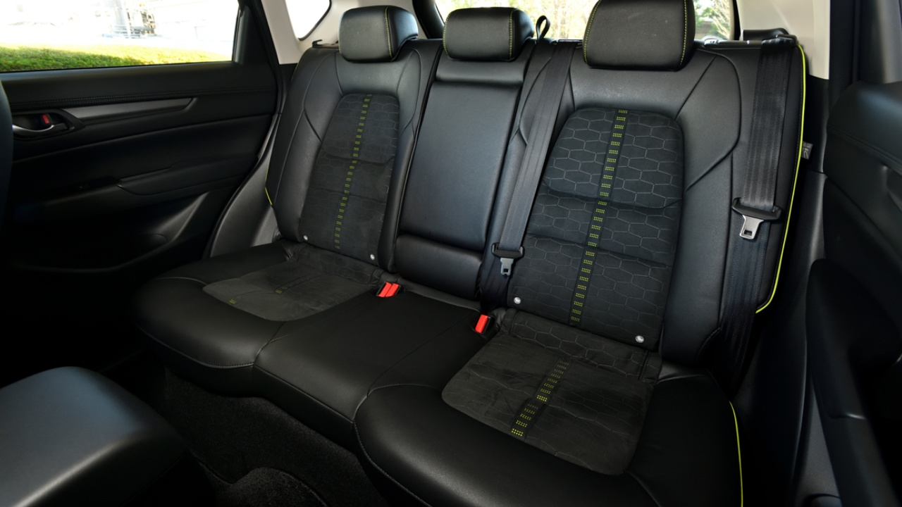 vue de l'habitacle d'une Mazda CX-5 2025